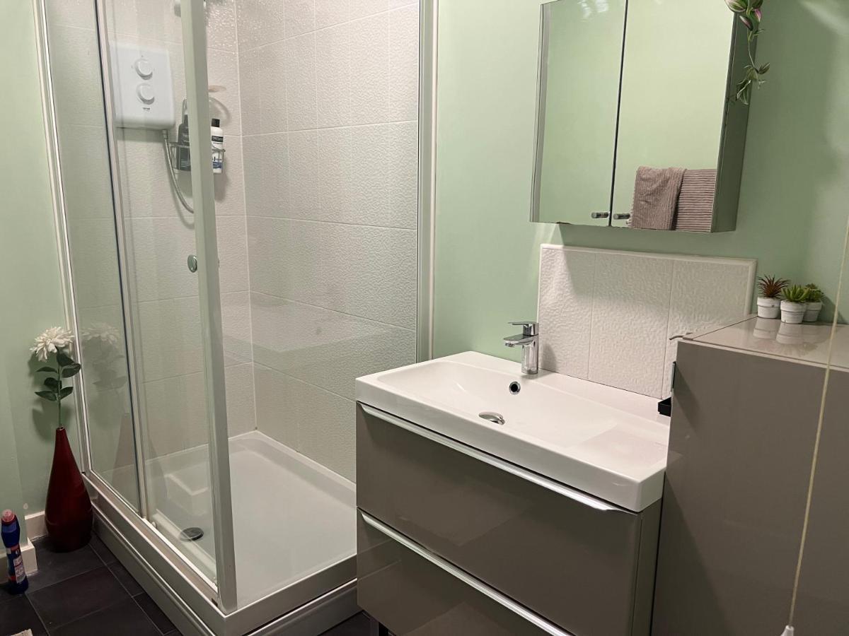Sheffield City Centre , Free Wifi & Parking - Private Room - Shared House Esterno foto