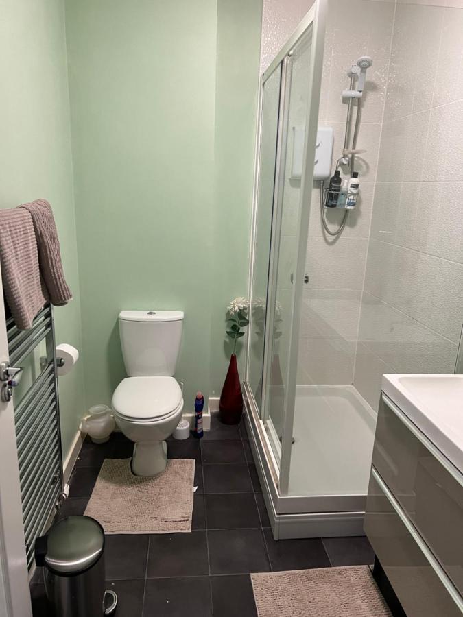 Sheffield City Centre , Free Wifi & Parking - Private Room - Shared House Esterno foto